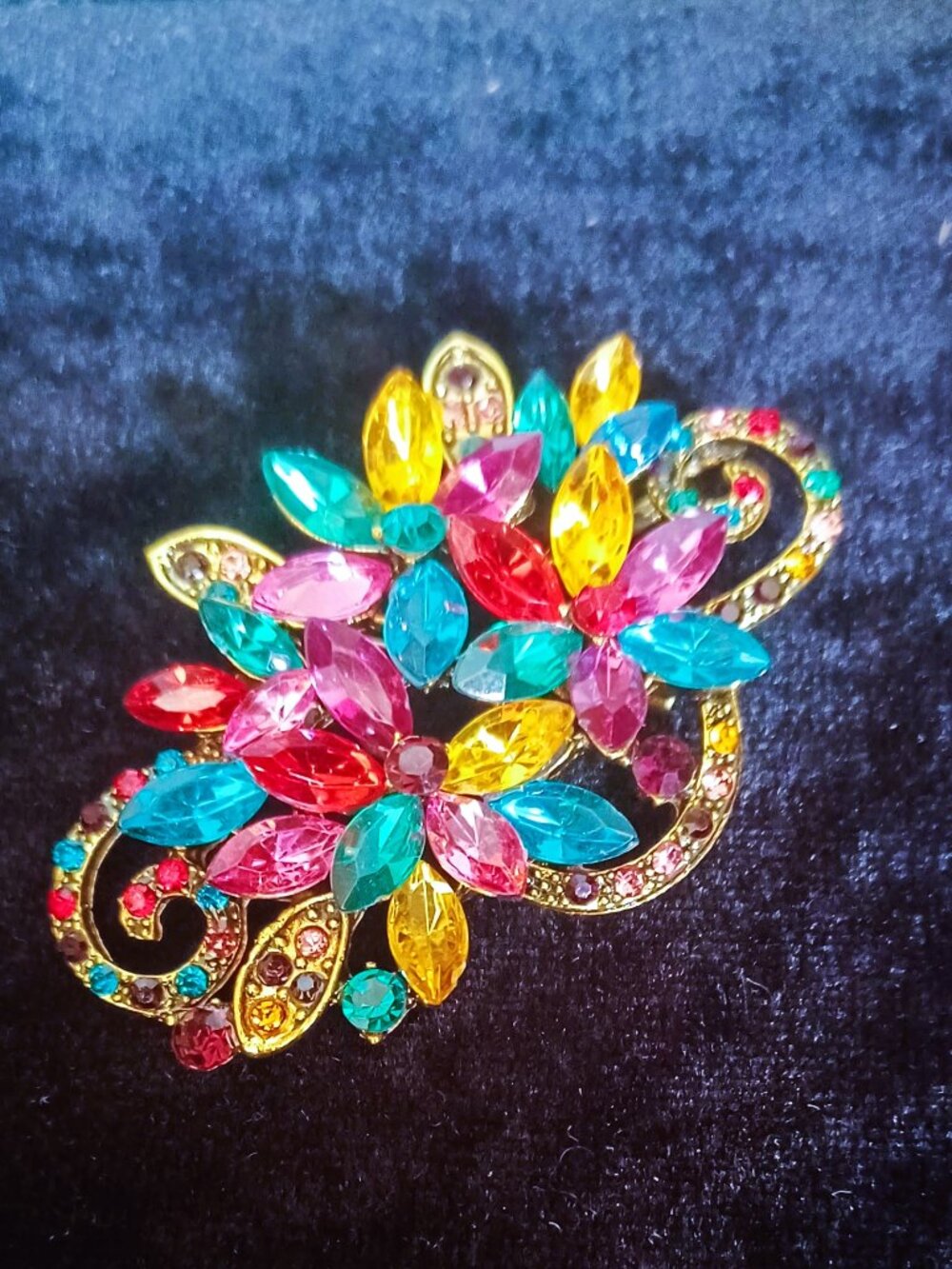 Gorgeous Multi Rhinestone Brooch/Pendant